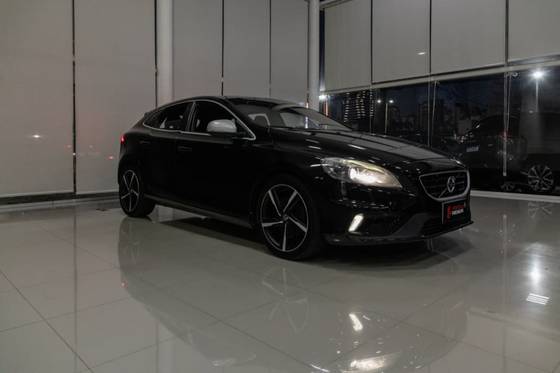 VOLVO V40 2.0 T5 R DESIGN TURBO GASOLINA 4P AUTOMÁTICO VOLVO V40 2.0 T5 R DESIGN TURBO GASOLINA 4P AUTOMÁTICO